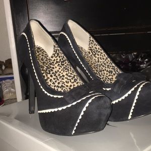 Jessica Simpson black and cream heels